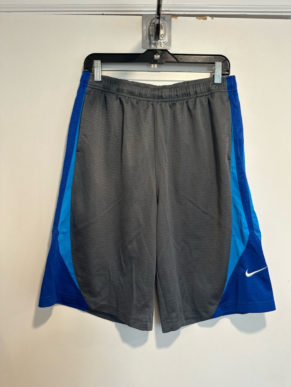 Nike Y2K athletic Basketball shorts Sz:XL Streetwear grey stripe blue side panel